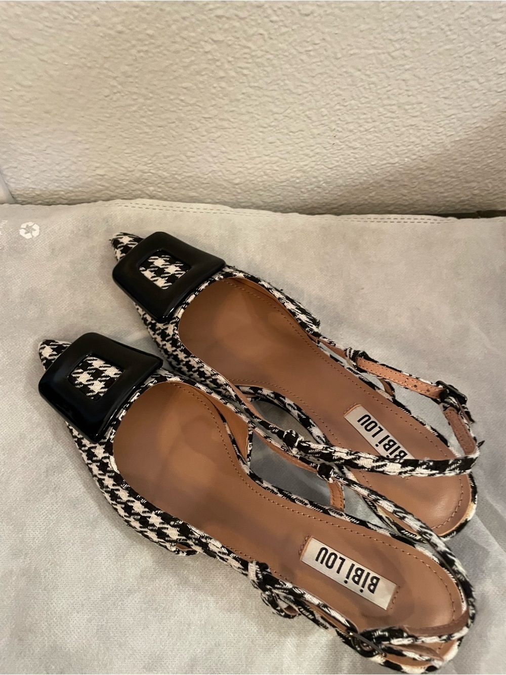 BIBI LOU HOUNDSTOOTH SLINGBACK HEELS *SIZE 40 EU *NEW $320.00 *NEVER WORN
